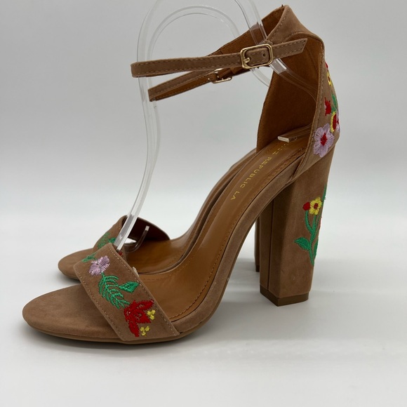 Shoe Republic LA Heeled Sandals Sz 8 Tan Floral Embroidered Ankle Strap - Picture 4 of 16